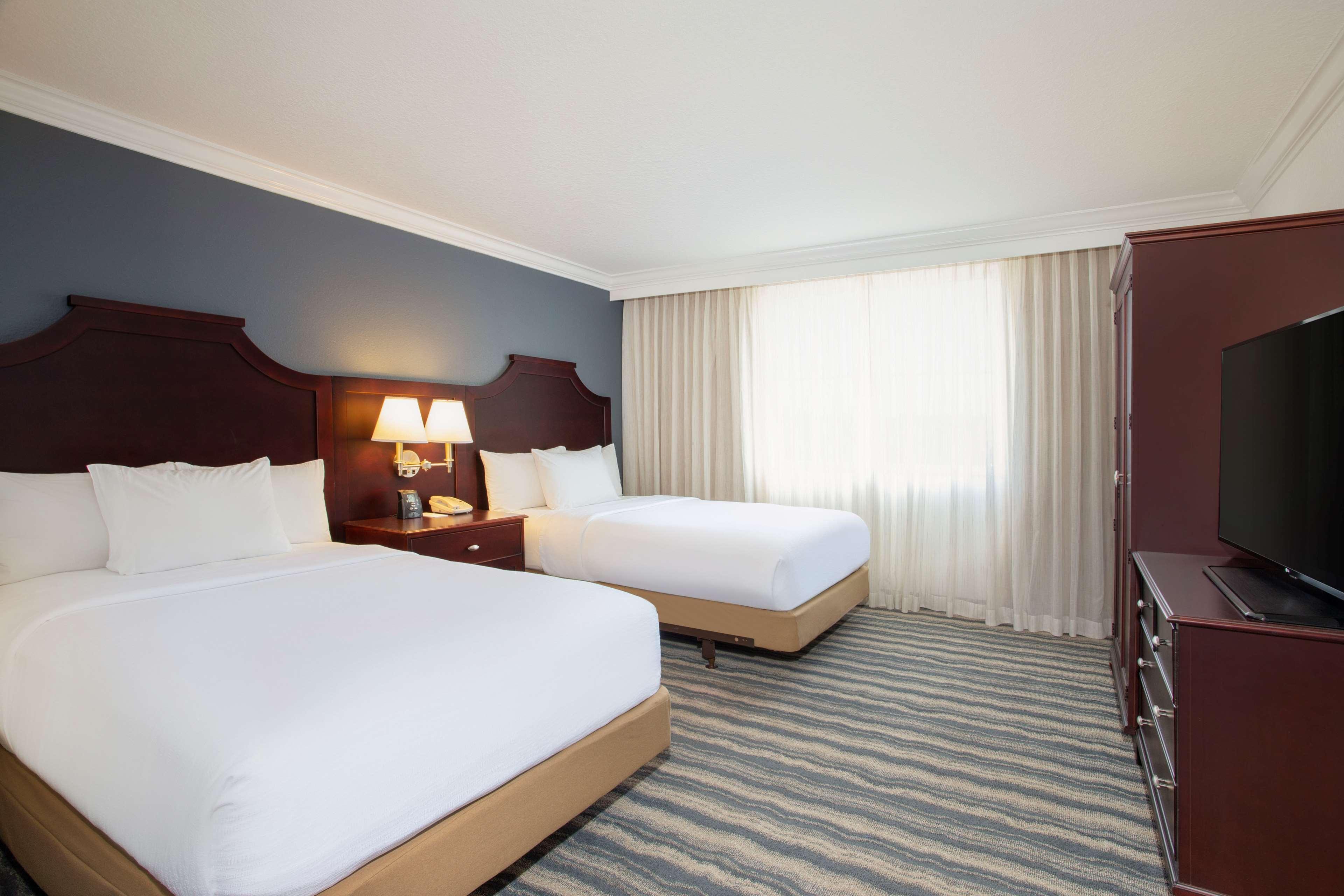 Embassy Suites By Hilton Tampa Brandon Heartland Екстер'єр фото