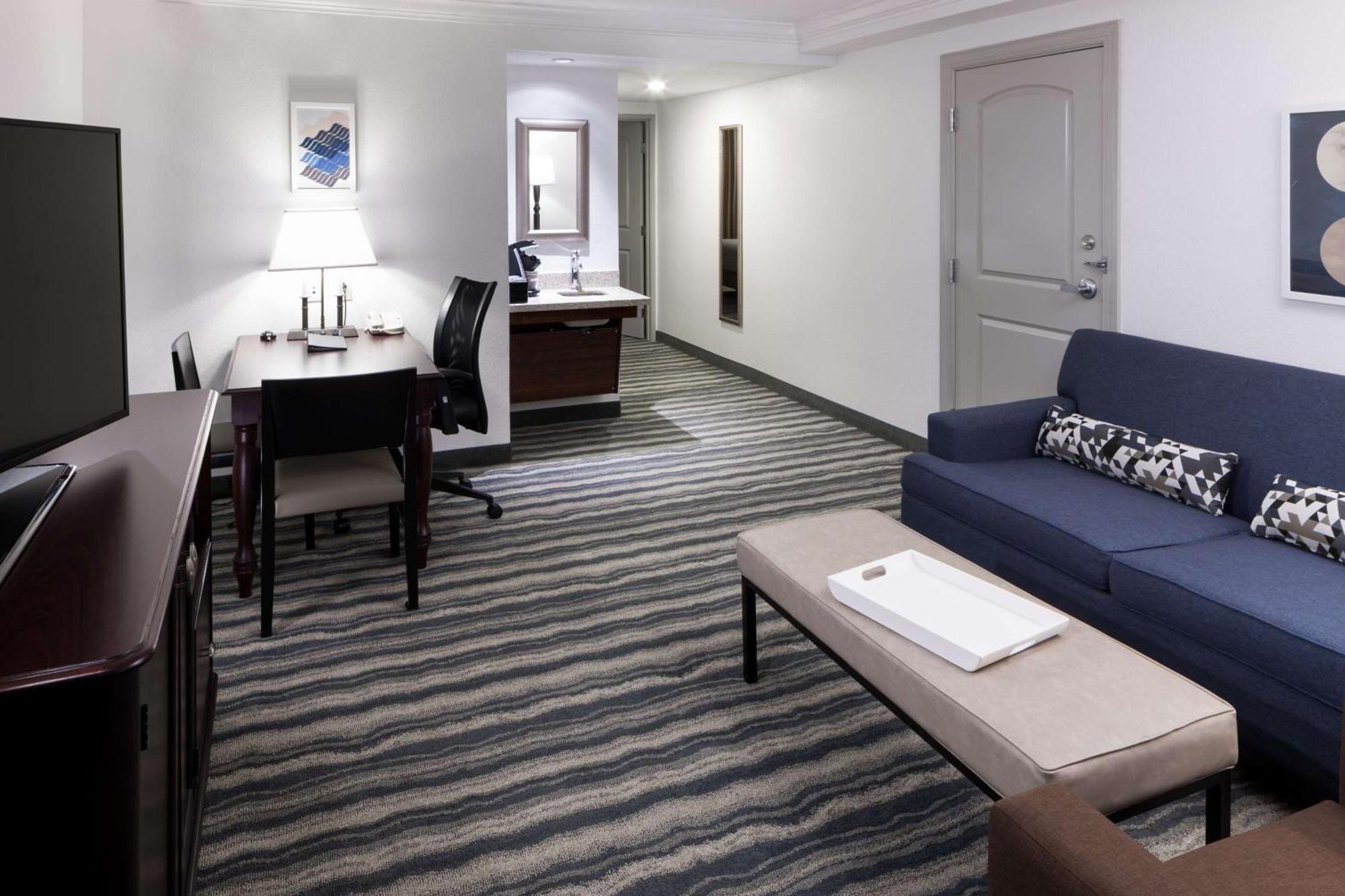 Embassy Suites By Hilton Tampa Brandon Heartland Екстер'єр фото