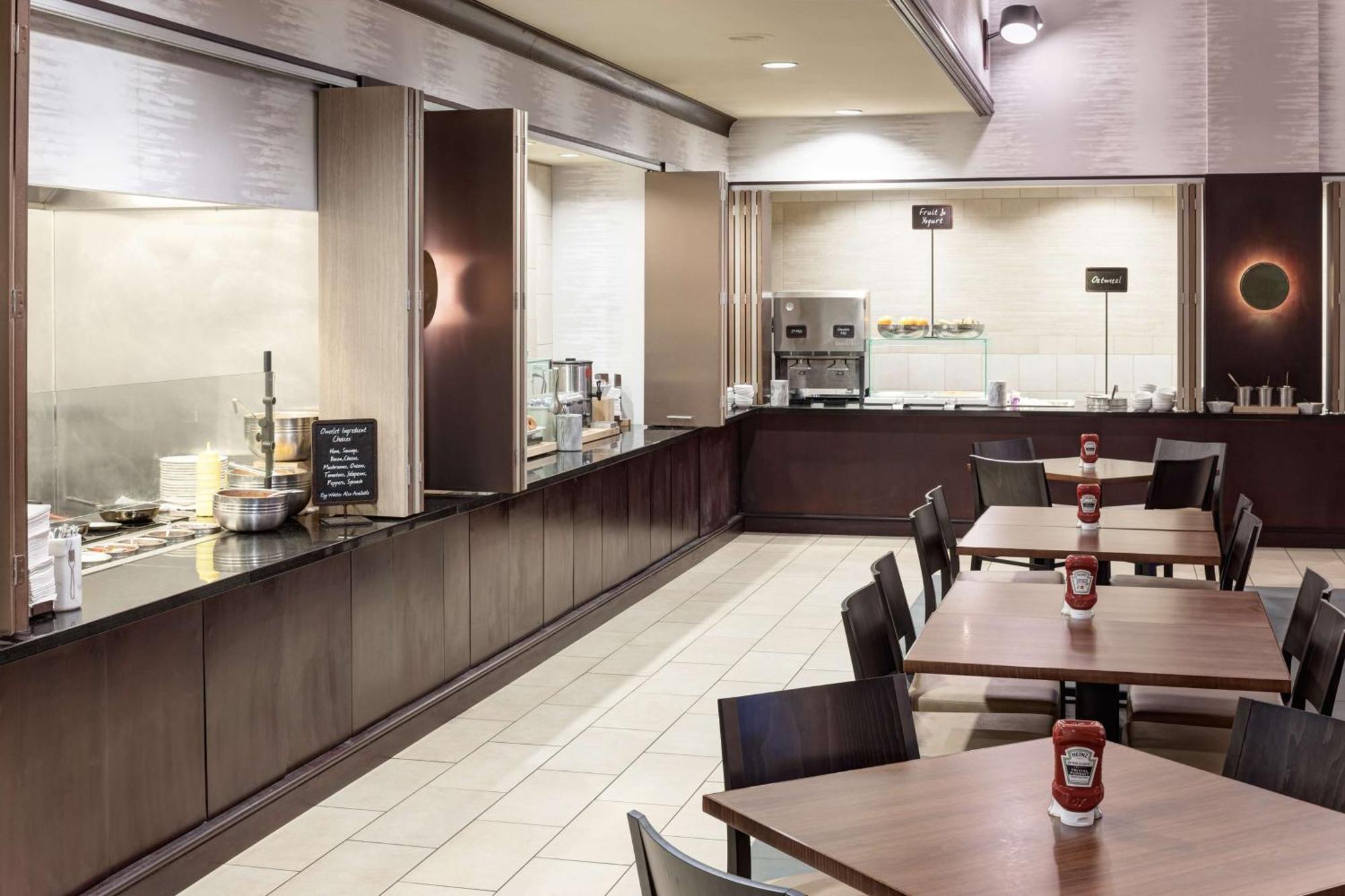 Embassy Suites By Hilton Tampa Brandon Heartland Екстер'єр фото