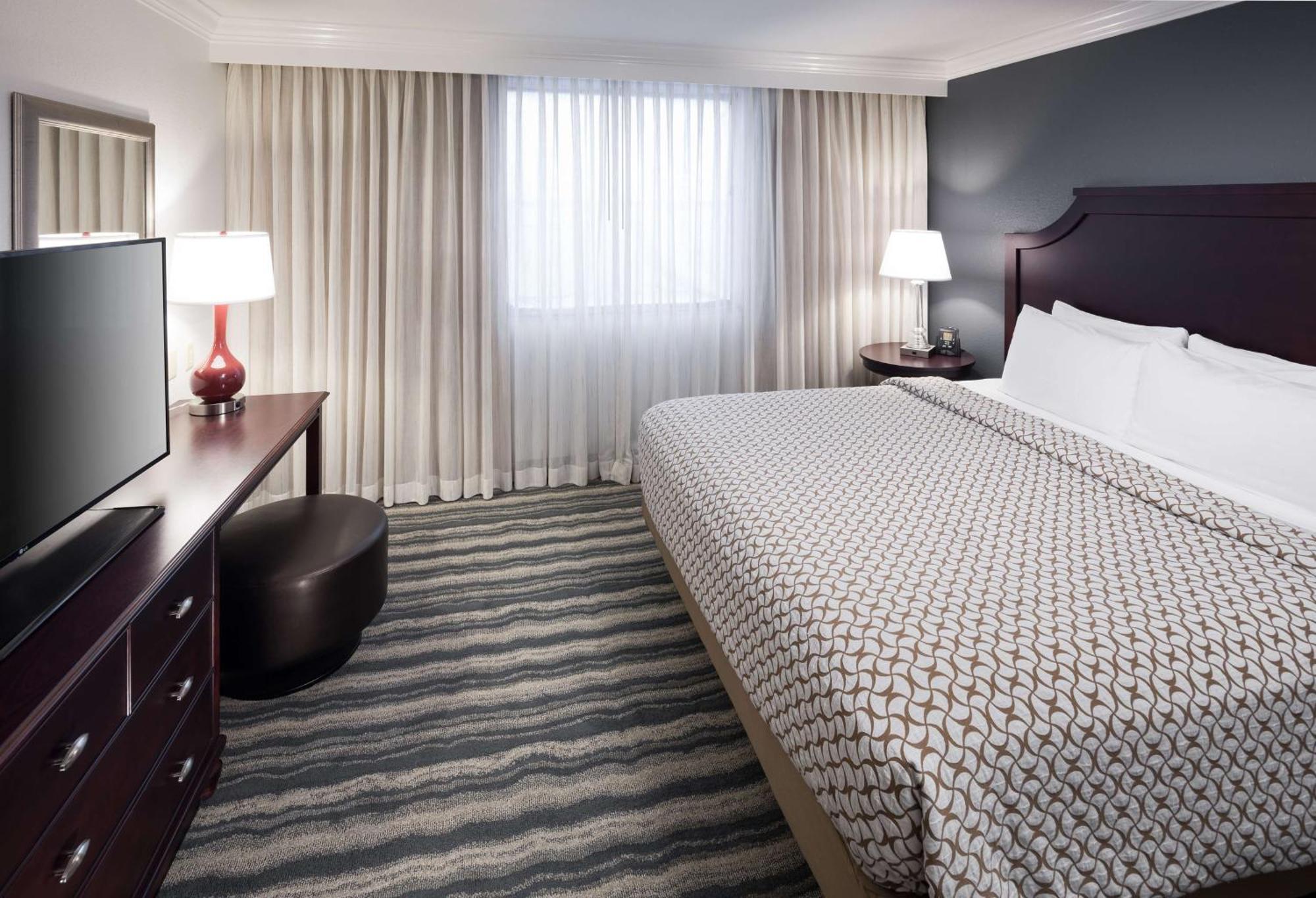 Embassy Suites By Hilton Tampa Brandon Heartland Екстер'єр фото
