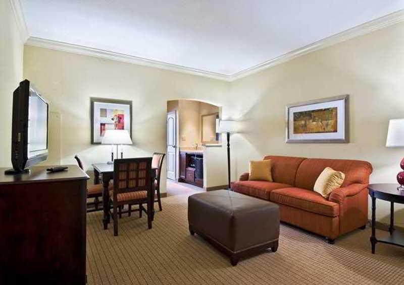 Embassy Suites By Hilton Tampa Brandon Heartland Номер фото