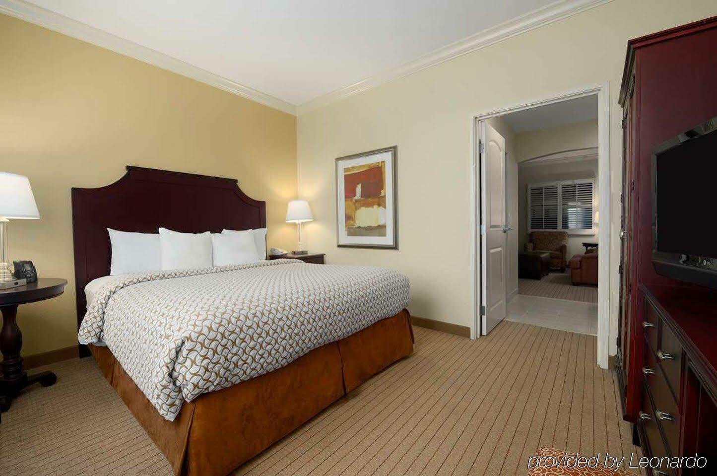 Embassy Suites By Hilton Tampa Brandon Heartland Екстер'єр фото